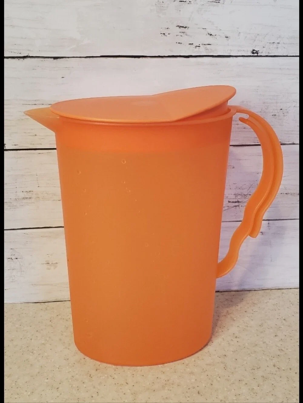 Retired Tupperware Impressions Slimline Peach Pitcher 3333A 2 Qt Rocker Lid Vint
